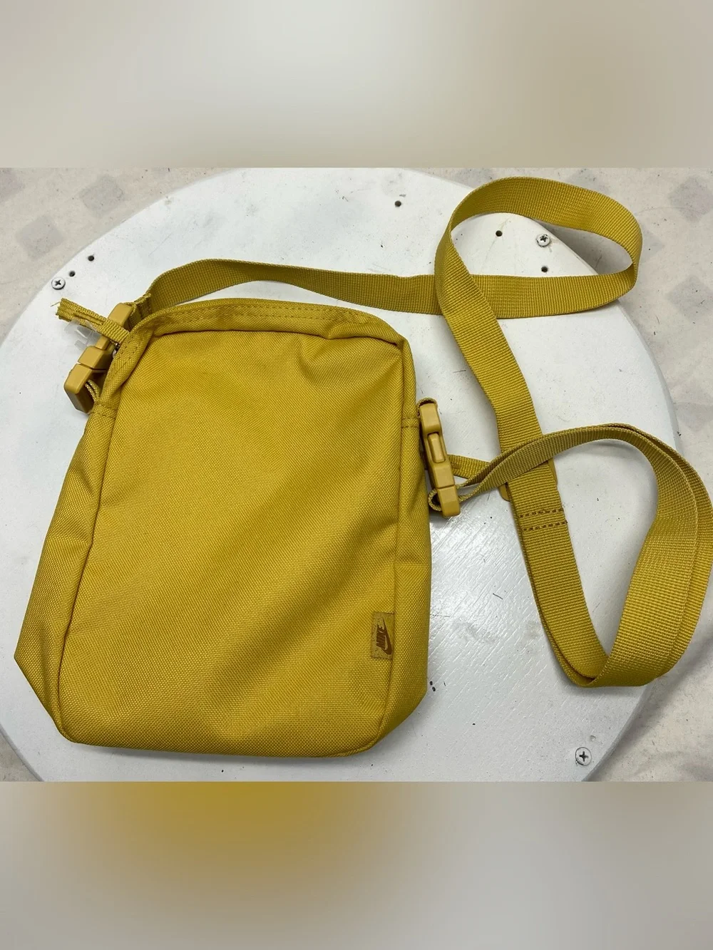 Nike Heritage Cross Body Bag Unisex Small 4L Festival Travel Sling Pouch Yellow